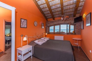 3 bedrooms, in-room safe, iron/ironing board, WiFi