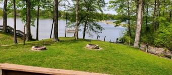 Peaceful Lake House Cabin 2, Kayaks Provided Free, Direct Water Access!