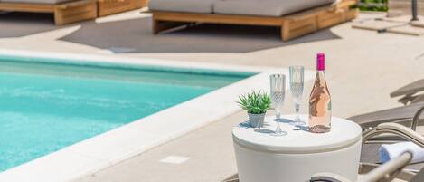 حمّام سباحة خارجي