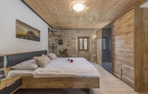 3 bedrooms, free WiFi, bed sheets