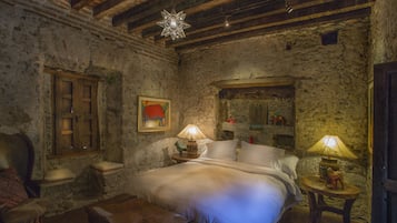 Habitación estándar, 1 cama Queen size, tina | Sábanas de algodón egipcio, ropa de cama de alta calidad y edredón