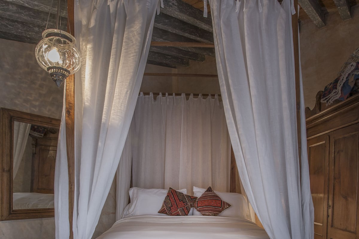 Camera Comfort, 1 letto queen, vasca da bagno | Biancheria in cotone egiziano, biancheria da letto di alta qualità