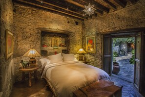 Egyptian cotton sheets, premium bedding, down duvets - Hacienda Las Amantes (San Miguel de Allende)