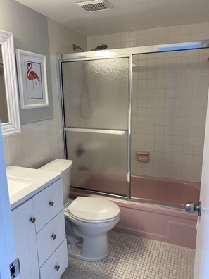 Combined shower/bathtub, hair dryer, towels, soap