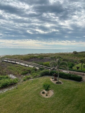 Property grounds - Oceanfront FANTASTIC VIEW, large balcony, 2/2 condo (Cocoa Beach)