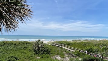Am Strand, Liegestühle, Strandtücher