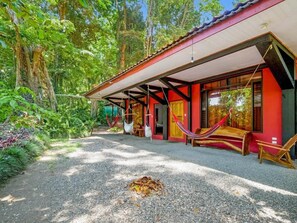 Fachada de la propiedad