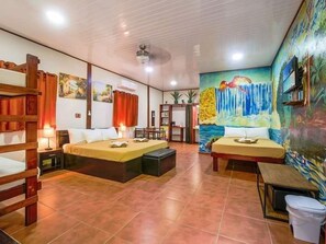 Caja de seguridad en la habitación y decoración personalizada