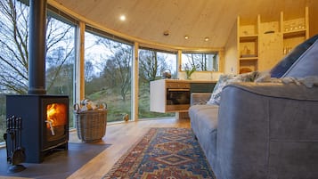 Chalet, 1 King Bed | Living room