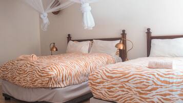 Minibar, soundproofing, WiFi (free), bed sheets