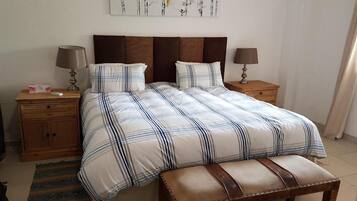 ミニバー、防音設備、WiFi (無料)、ベッドシーツ