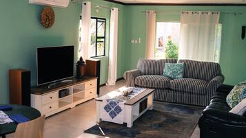 Minibar, sistema de insonorización, wifi gratis y ropa de cama