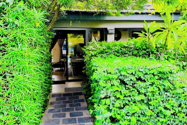 Minibar, sistema de insonorización, wifi gratis y ropa de cama