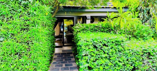 迷你吧、隔音、免費無線上網、床單