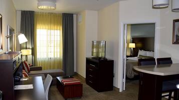 1 bedroom, in-room safe, iron/ironing board, free WiFi