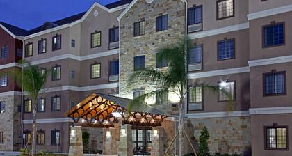 Piscine extérieure + petit déjeuner gratuit | Centre d'affaires 24 heures + centre de fitness