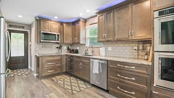Coffee/tea maker, fridge, microwave, oven