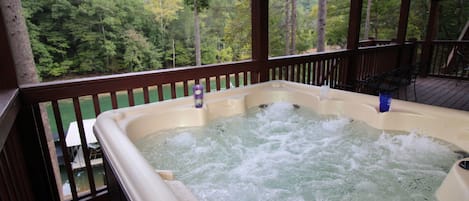 Outdoor spa tub