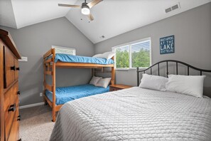 8 bedrooms, iron/ironing board, free WiFi, bed sheets