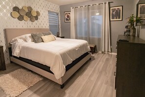 3 slaapkamers, een strijkplank/strijkijzer, gratis wifi, beddengoed