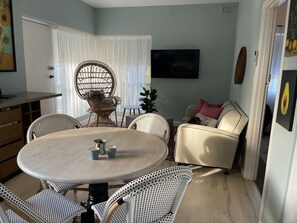 Dining - Boho Boutique Appartments 2km to city centre , (Wayville)