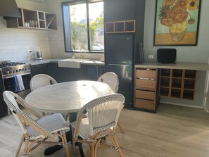 Fridge, microwave, stovetop, coffee/tea maker - Boho Boutique Appartments 2km to city centre , (Wayville)