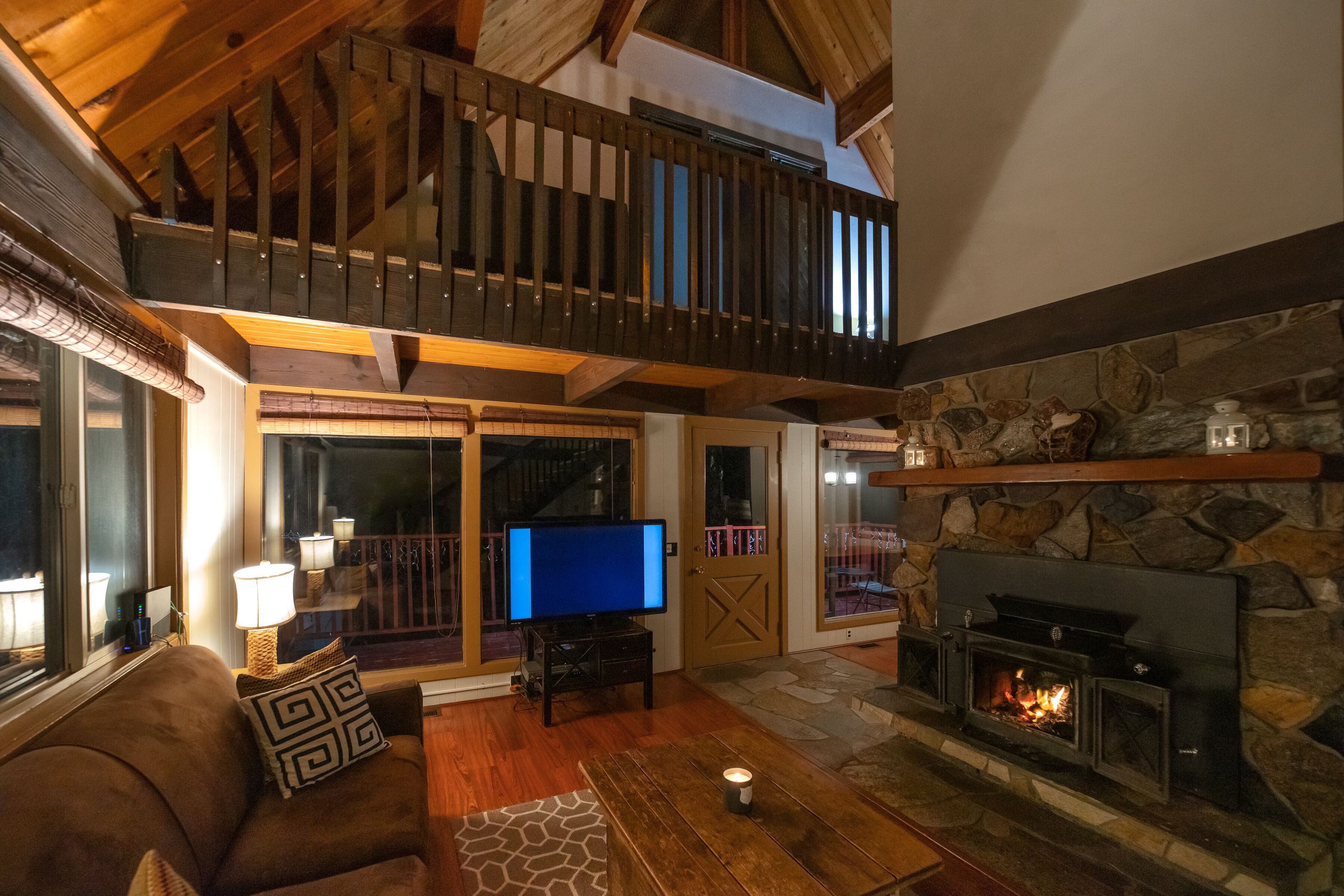 Smart TV, fireplace, DVD player