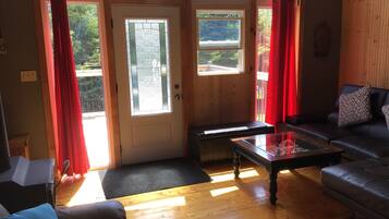 Télévision, lecteur de DVD, livres, vidéothÚque