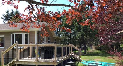 TWO STREETS FROM BEAUJOLI BEACH - GRAND BARACHOIS - AC- WIFI-SLEEPS SIX