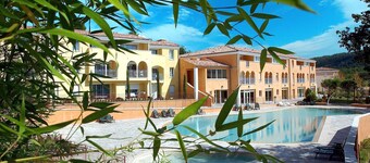 Suite Equipée | Accès 3 Piscines + Bain à Remous!