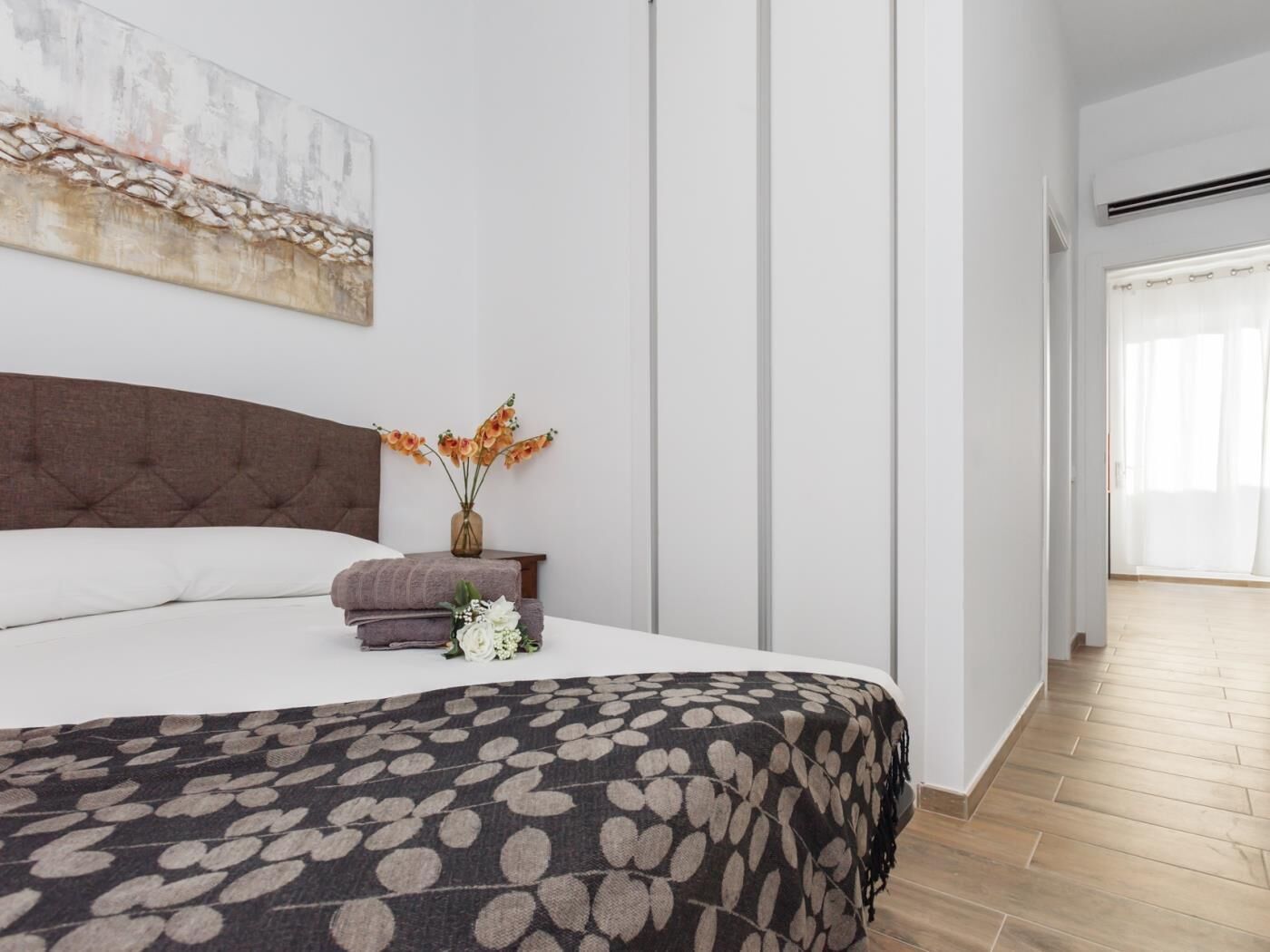 2 dormitorios, tabla de planchar con plancha, Internet y ropa de cama
