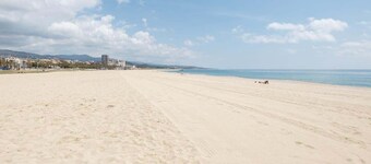 Near Barcelona and next to the beach, Matarolux28