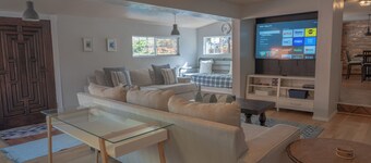 Clean, Charismatic, Relaxing and Simple Home in Reno, Reviews speak for it!