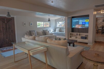 Clean, Charismatic, Relaxing and Simple Home in Reno, Reviews speak for it!