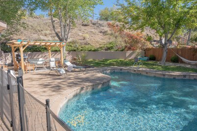 Clean, Charismatic, Relaxing and Simple Home in Reno, Reviews speak for it!