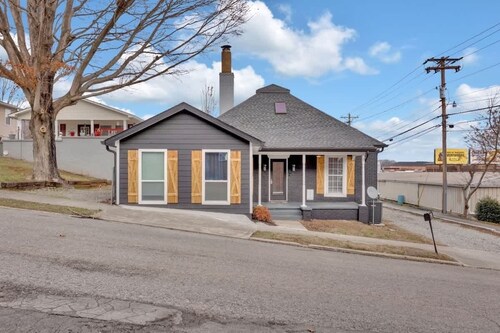 Charming Lenoir City Home Near Parks