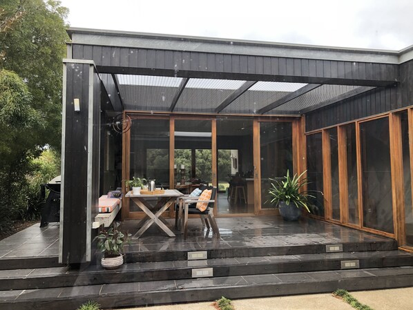 Outdoor dining - Resort house at 13th Beach Golf Course (Connewarre)