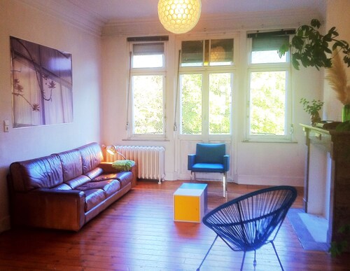 Appartement lumineux et immense, branché et arty, calme et charmant, avec vue sur le parc.