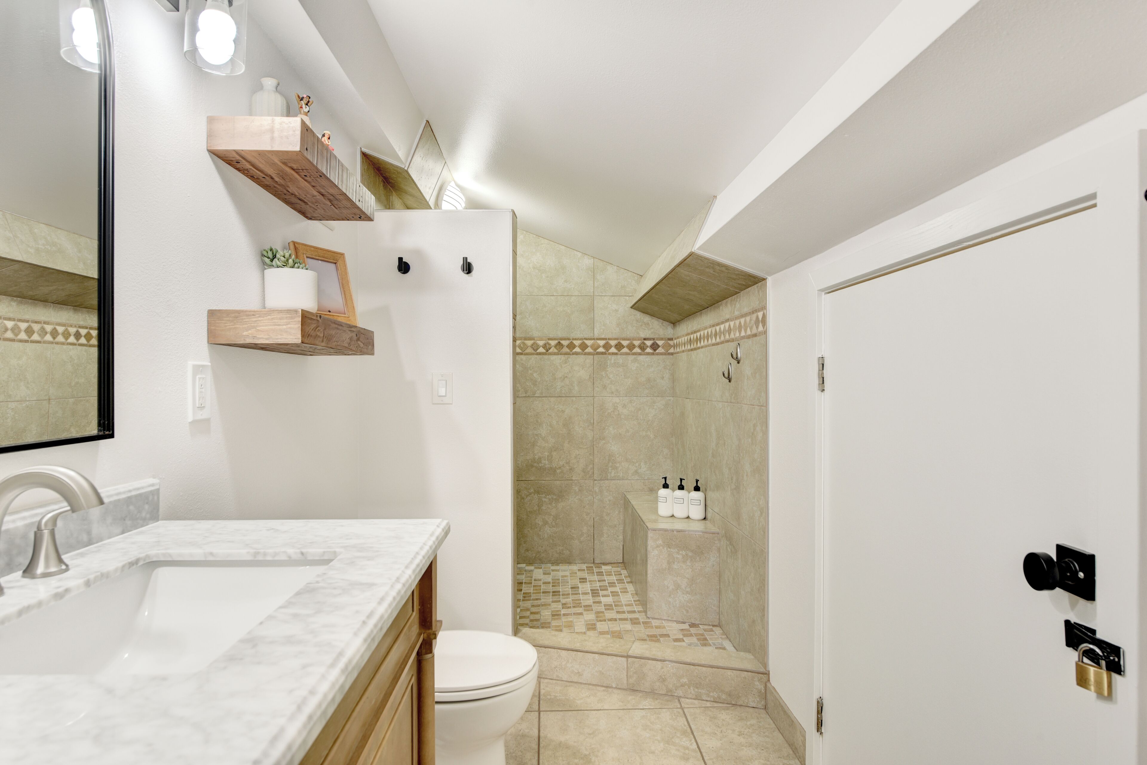 Combined shower/tub, hair dryer, towels, soap