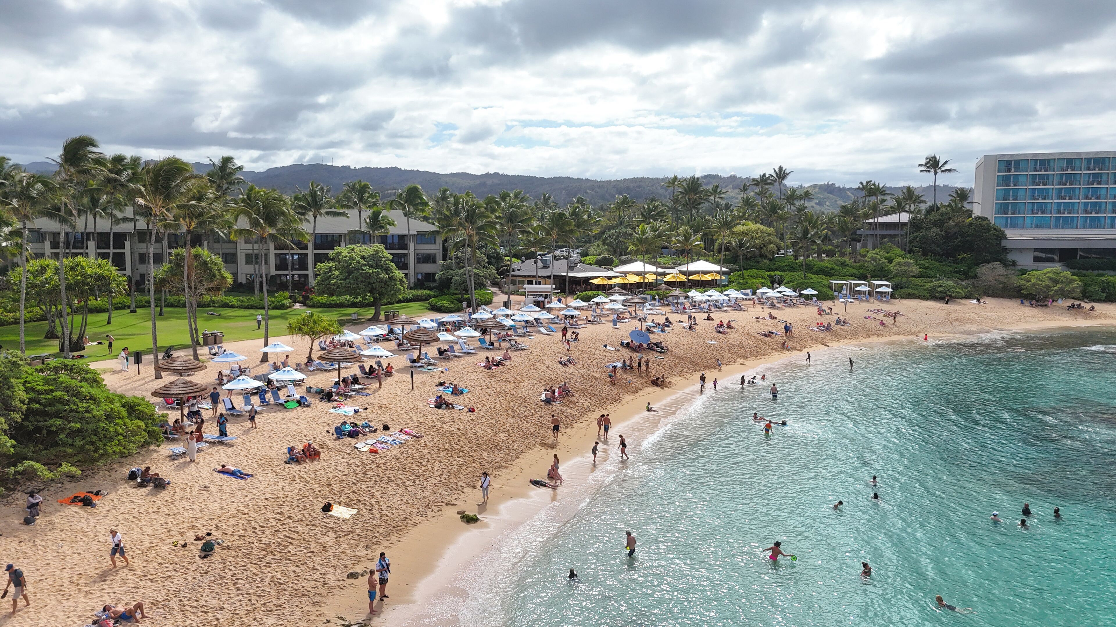 Beach nearby, sun loungers, beach towels