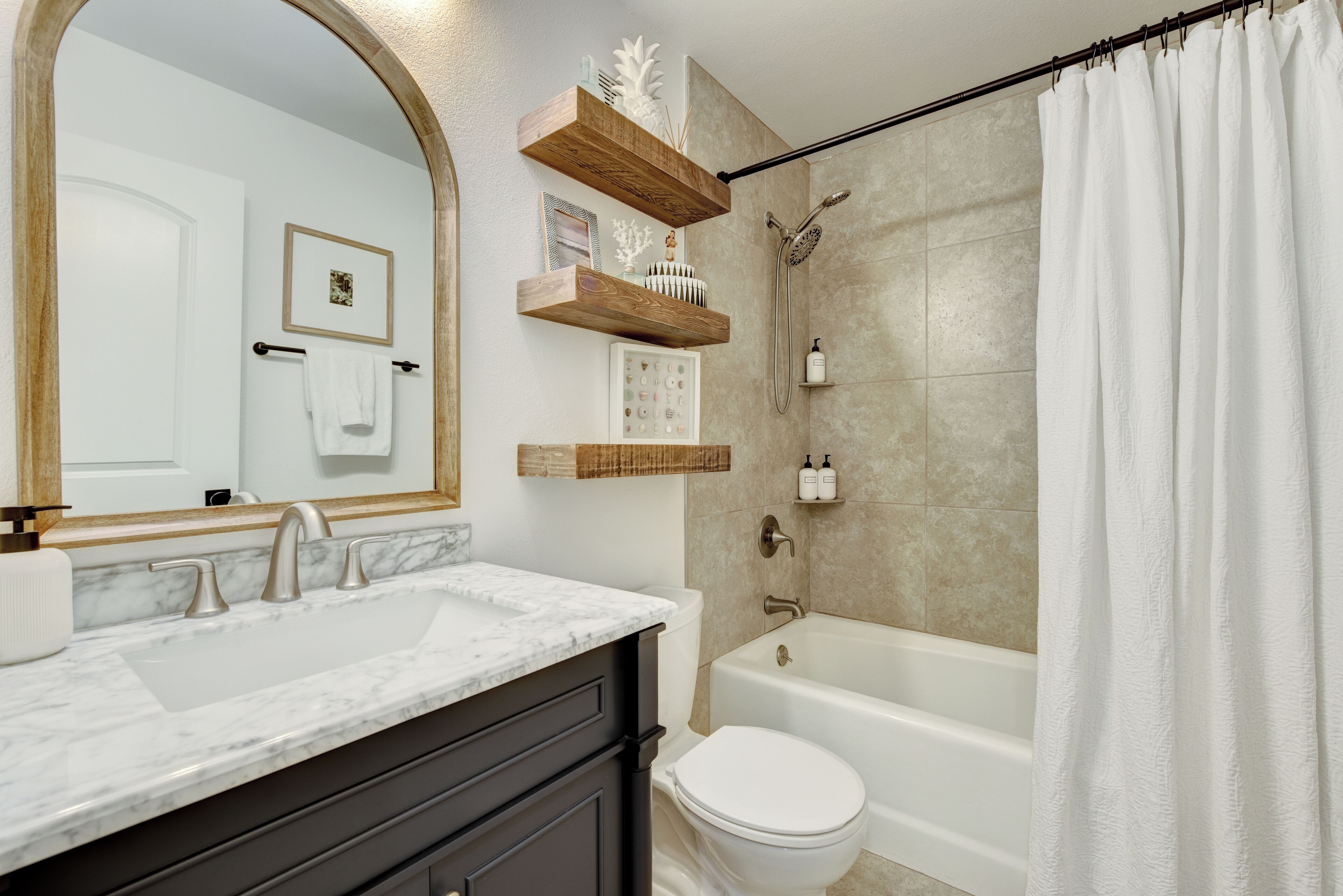 Combined shower/tub, hair dryer, towels, soap