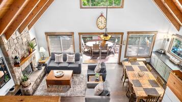 TV connectée, cheminée, lecteur de DVD