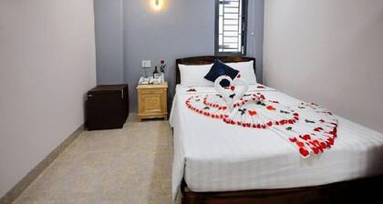 Holiday Hotel & Apartment