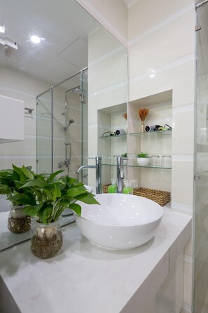 Exclusive Condo (3704) | 2 bilik tidur, meja, ruang kerja komputer riba 