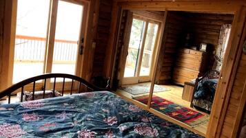 2 bedrooms, desk, free WiFi, bed sheets