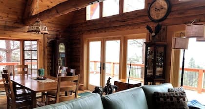 Cliffside Log Cabin w / New Large Deck for Enjoying Spectacular Views & Wildlife