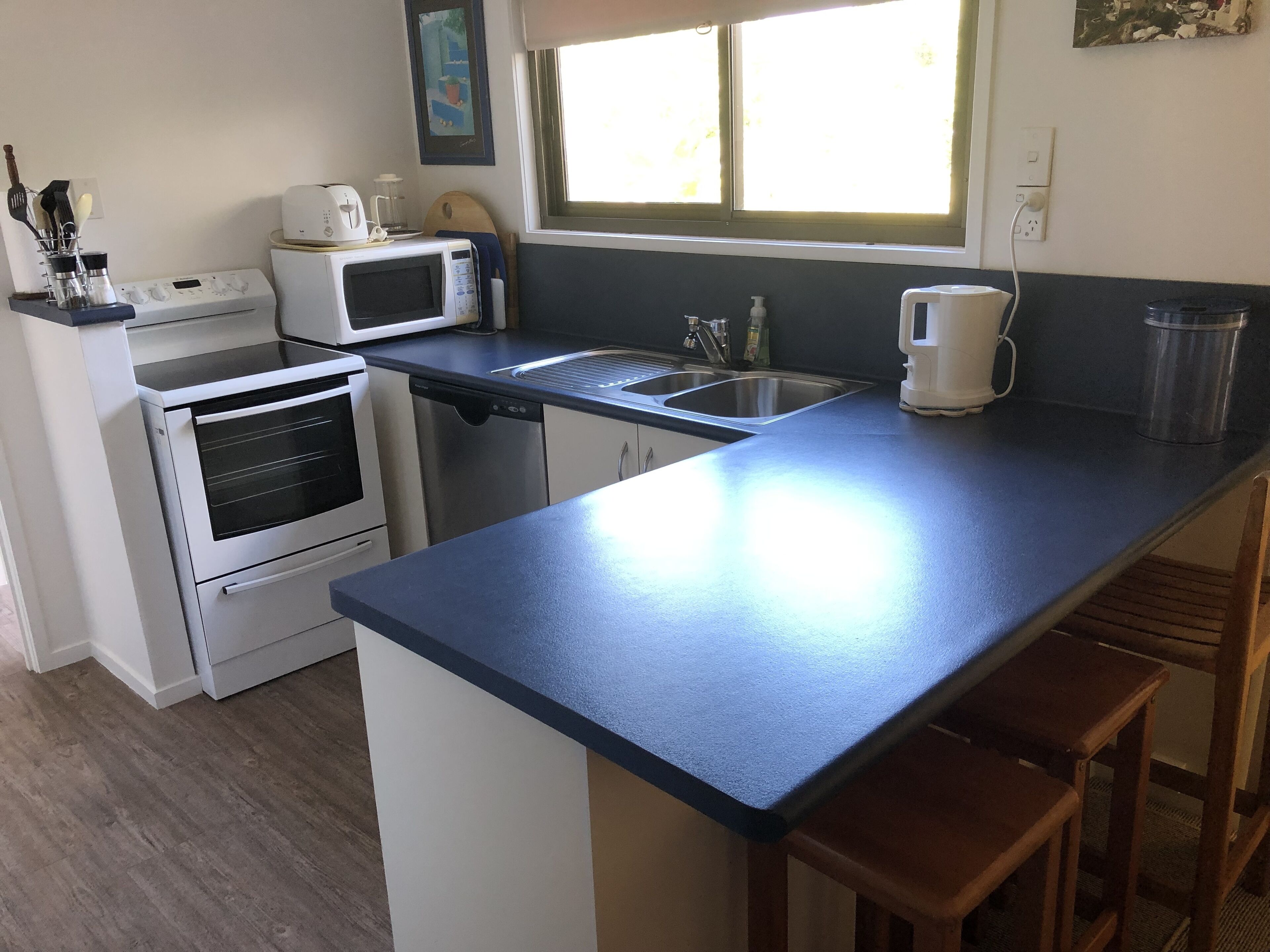 Refrigerador, microondas, horno y lavavajillas 