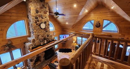 đLocation* Beautiful Custom Log Cabin By Dells,next to WI River*Ski*Fireplaceđ