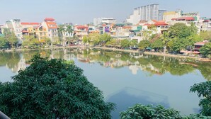 A riverside view with buildings and trees. - Lakeside House - Hanoi (Hanoi)
