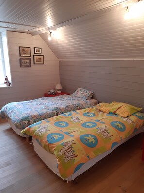 1 habitación, tabla de planchar con plancha, wifi gratis y ropa de cama 